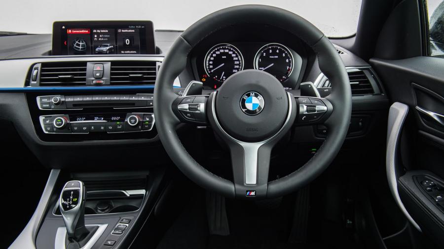 Панель приборов BMW 230i Coupe M Sport (F22) 2017 года  (AU) (фото 6 из 14)